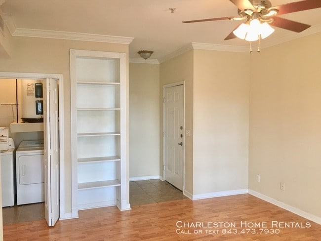 Building Photo - 700 Daniel Ellis Dr