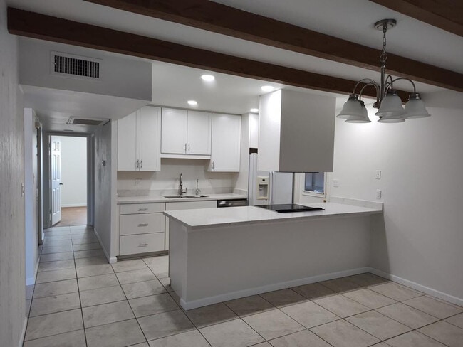 Building Photo - 2179 E Palmcroft Dr