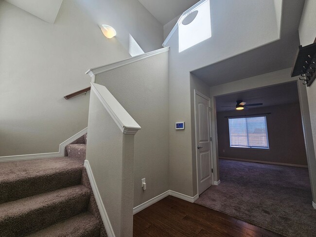 Building Photo - 3 Bed 3 bath house in Lorson Ranch!