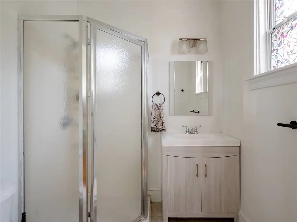 Building Photo - 14 Carleton St