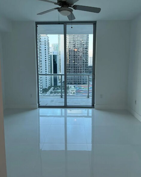 Building Photo - 1111 SW 1st Ave