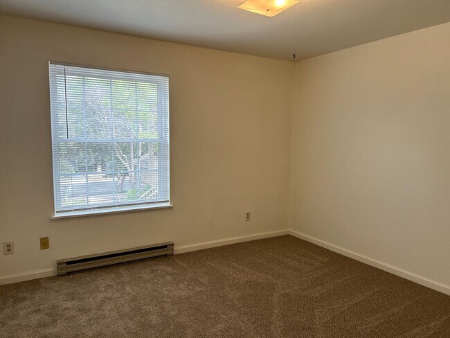 Building Photo - Quiet and Sunlit Townhome with Attached Garage and Washer/Dryer Included