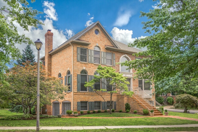 Primary Photo - 401 N Lombardy St