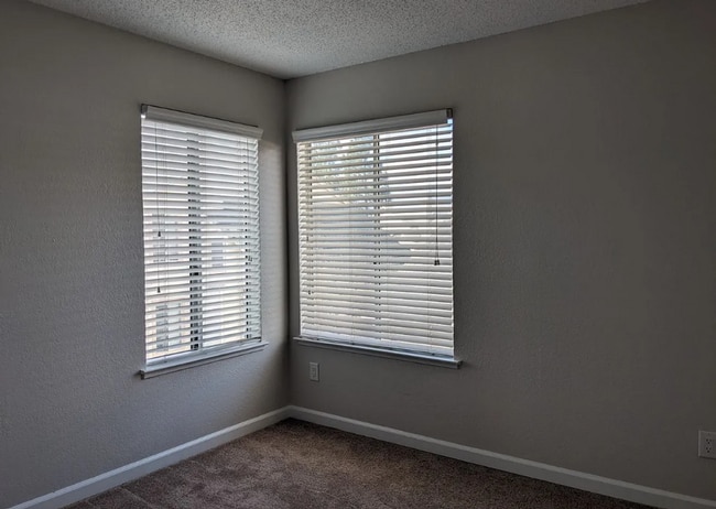Building Photo - Adorable Suisun City Home