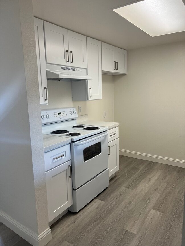 Building Photo - 845 Carro Dr
