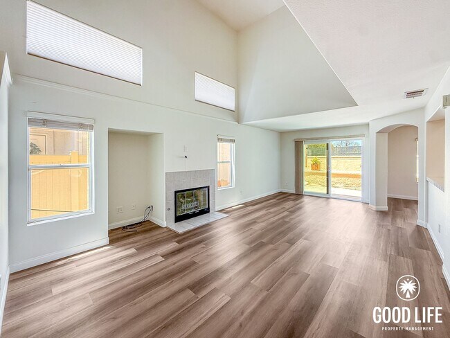 Building Photo - Spacious 3BD/2.5 BA Home in Scripps Ranch with Pool, Private Balcony & In-Unit Laundry