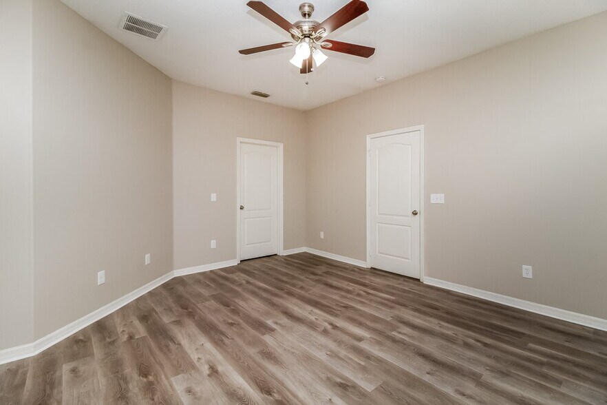 Building Photo - 513 Bella Rosa Cir