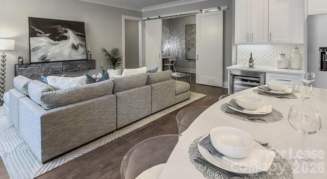 Building Photo - 2426 Vail Ave