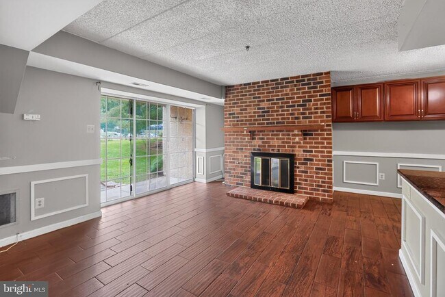 Building Photo - 702 Deer Run
