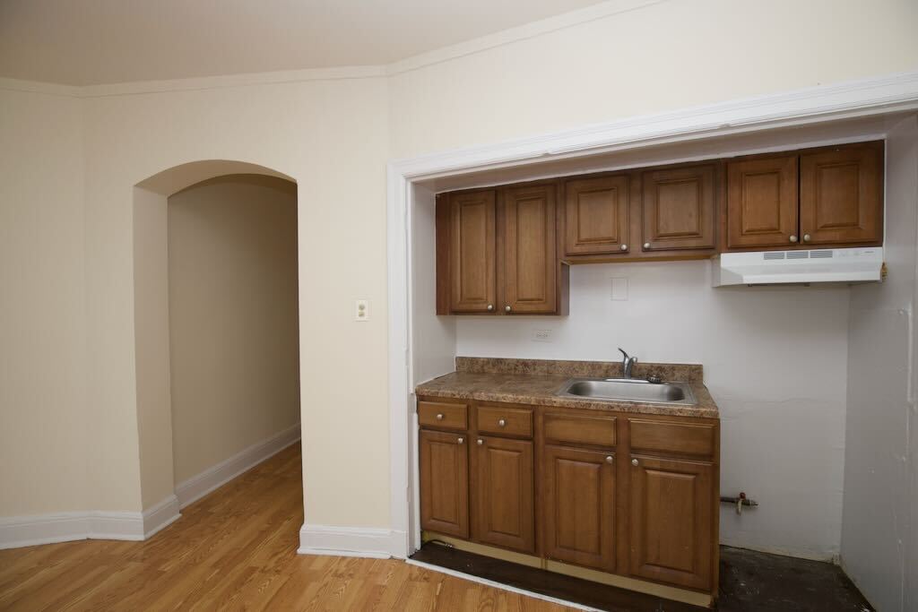 Building Photo - 3335 W Diversey Ave