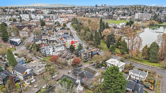 Building Photo - 3bd/3ba Seattle Home