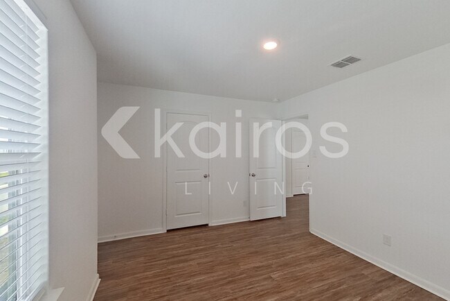 Building Photo - 914 Shady Brk