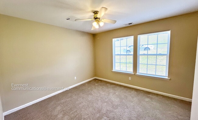 Building Photo - 181 Fox Crest Dr SW