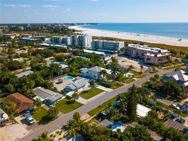 Building Photo - 3835 Almeria Ave