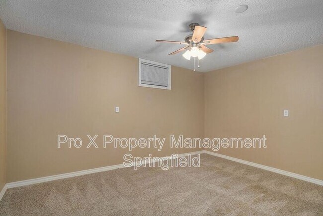 Building Photo - 2053 S Hillcrest Ave