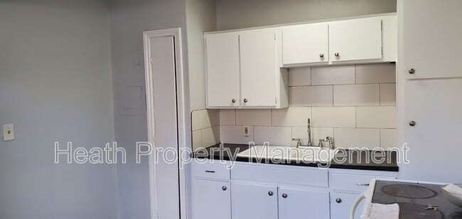 Building Photo - 1425 40th St S