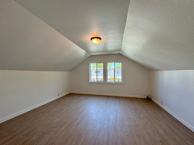 Building Photo - 130-142 Underhill Drive