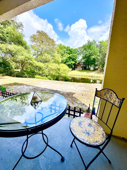 Patio overlooking a lake - 109 Westlake Ct