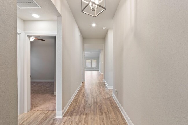 Building Photo - 18716 Laurel Hills Dr