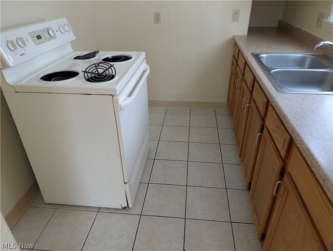 Building Photo - 637 E Wilbeth Rd