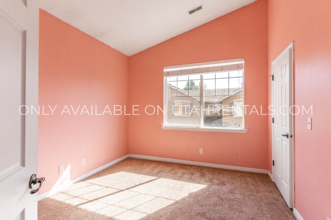 Building Photo - 1508 W 110 N