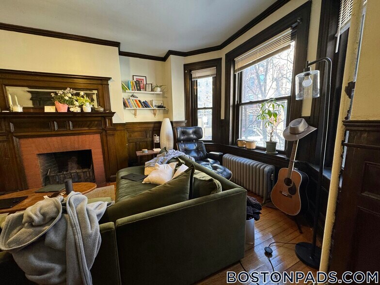 Building Photo - 533 Newbury St