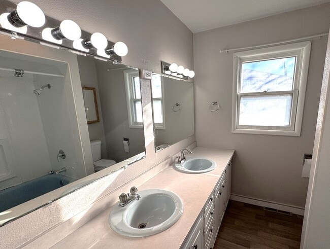 Building Photo - Charming West End Rental with Large Backyard & Garage