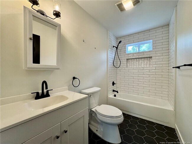 Building Photo - 313 N Moore St