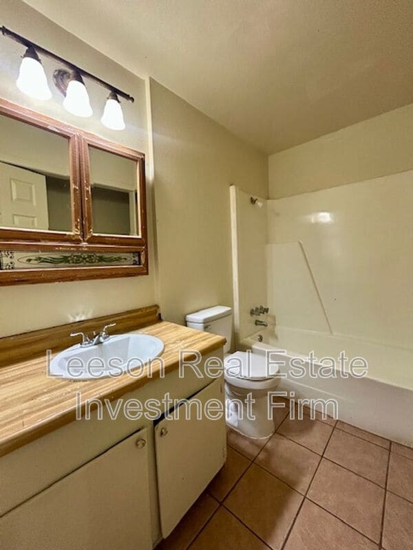 Building Photo - 3117 Frederick St