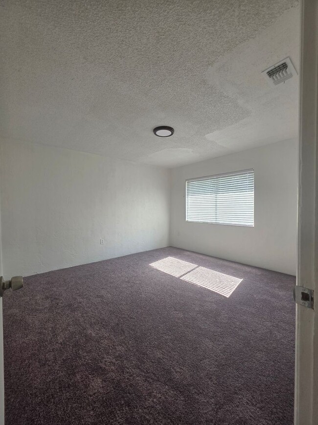 Building Photo - 2 Bedroom 2 Bath Apartment Home ** LIMITED...