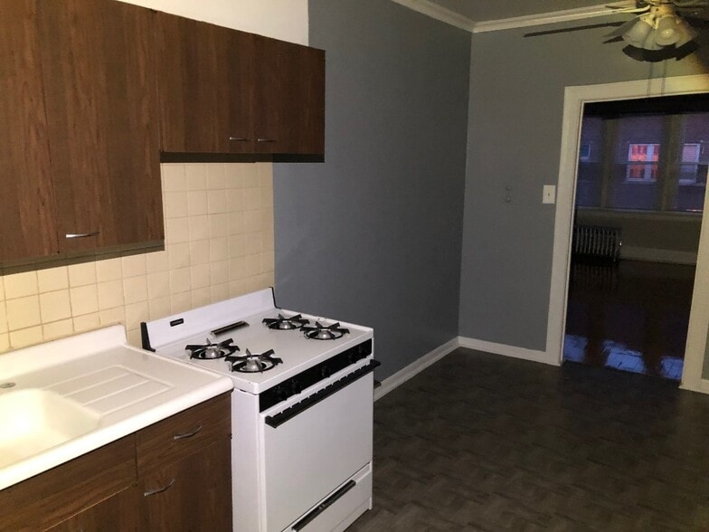 Building Photo - 3454 N Kedvale Ave