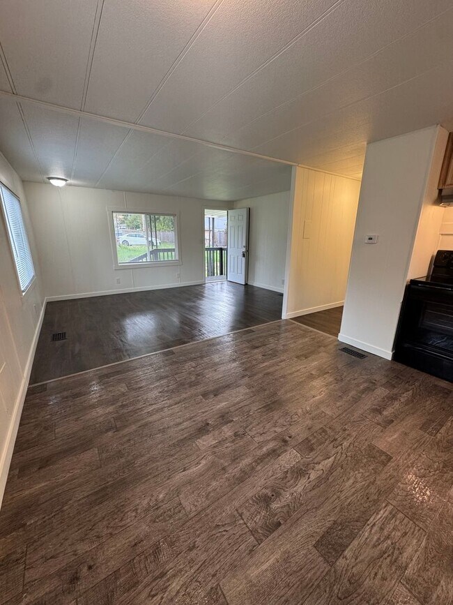 Building Photo - 2 BEDROOM 1 BATH MOBILE HOME FOR RENT