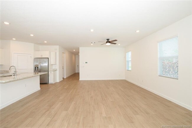 Building Photo - 3451 SW Blackberry Ln