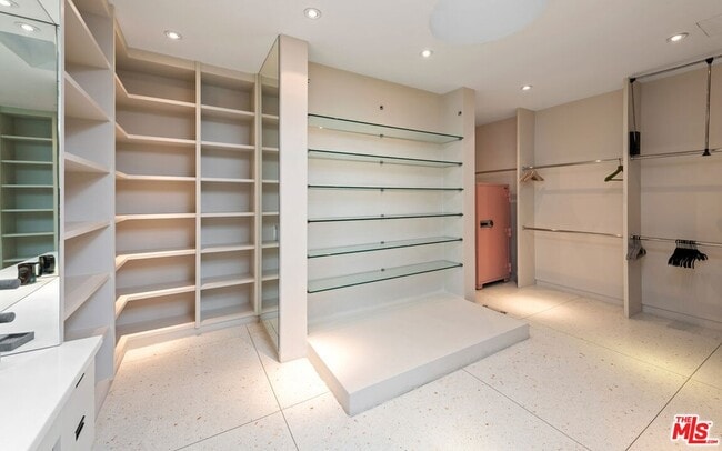 Building Photo - 10556 Fontenelle Way