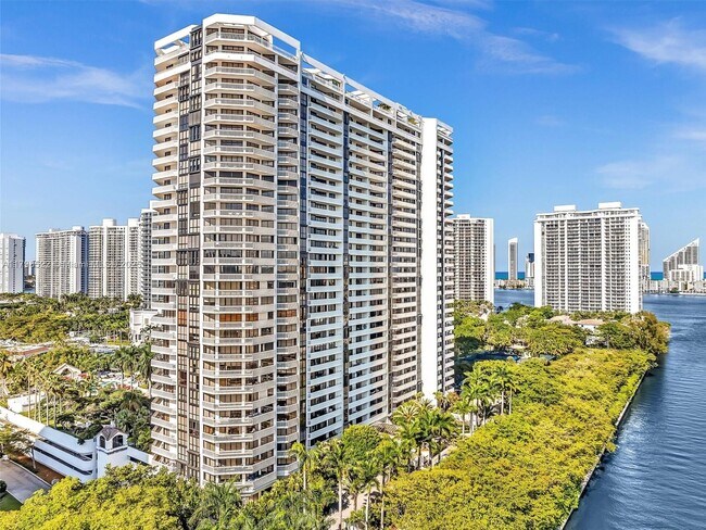 Building Photo - 2000 Island Blvd