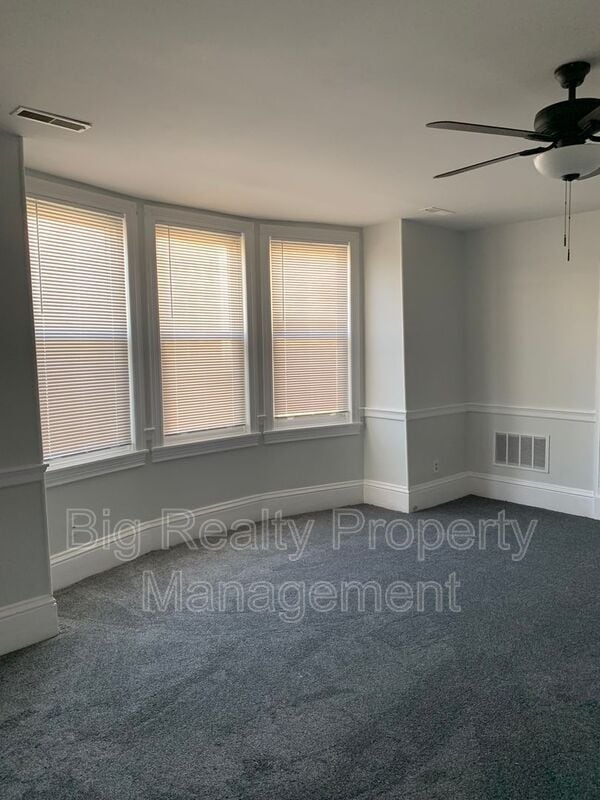 Building Photo - 477 E Main St