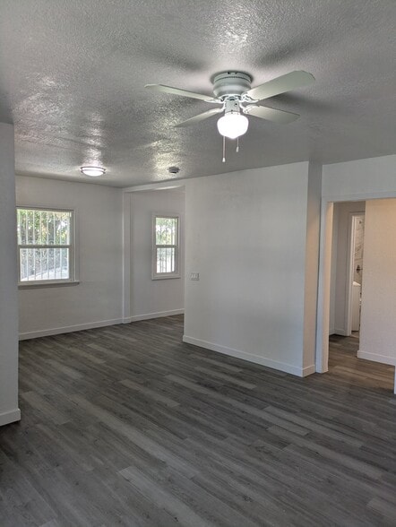 Building Photo - 1513 E 106th St