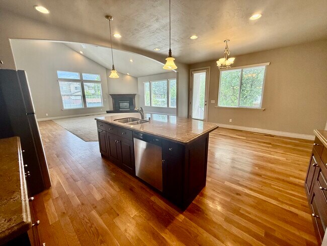Building Photo - 2034 E 4500 S