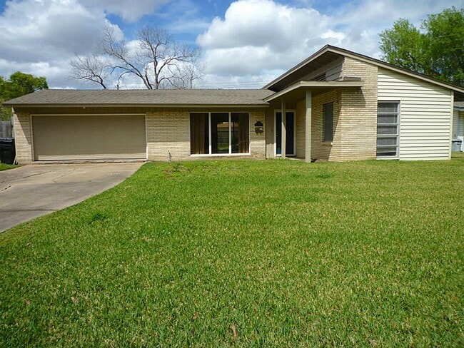 Building Photo - 4810 Redstart St