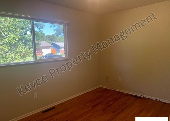 Building Photo - 1400 Hillcrest Dr
