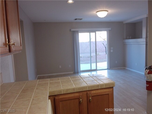 Building Photo - 7560 Mission Palm St