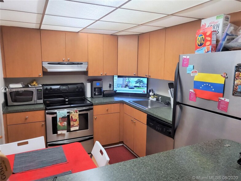 Building Photo - 1300 NE Miami Gardens Dr