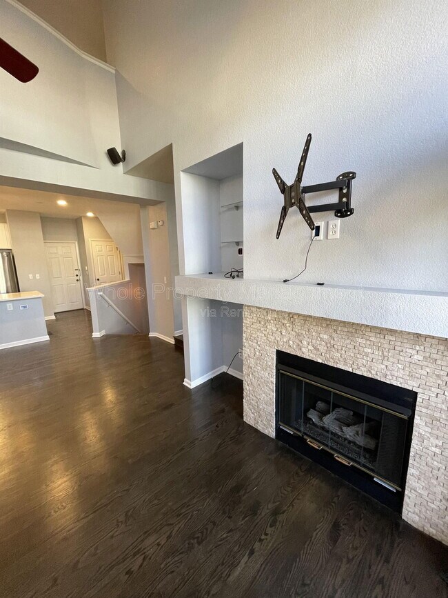 Building Photo - 2737 W Greens Dr