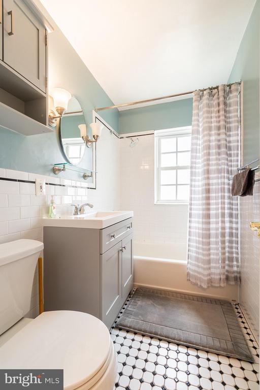 Building Photo - 1713 N Troy St