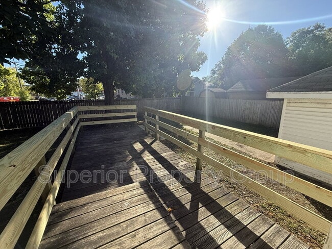 Building Photo - 18 N Fair Oaks Ave