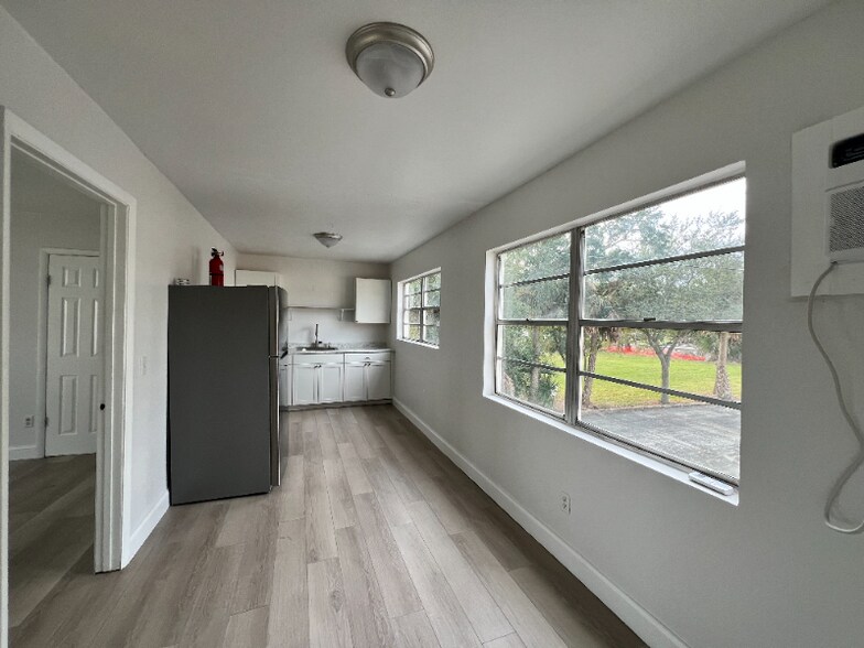 Building Photo - 1225 E New Haven Ave