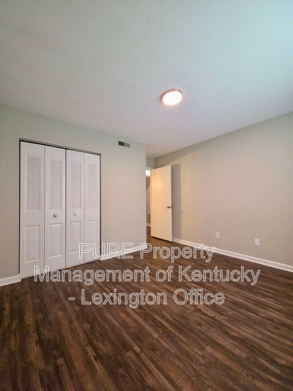 Building Photo - 3793 Camelot Dr