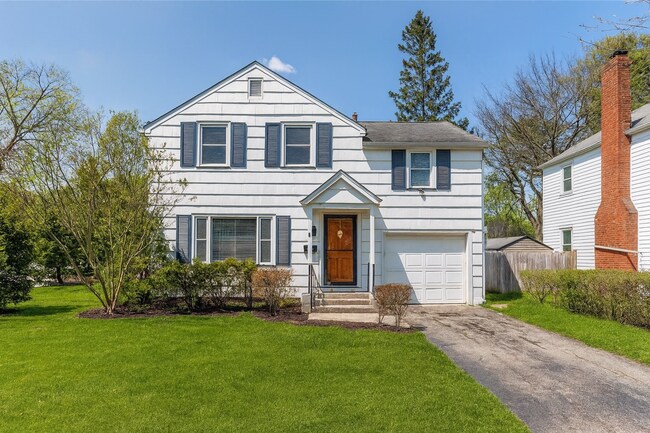 Primary Photo - 3 Bed, 1.5 Bath Near U of R, Strong & Coll...