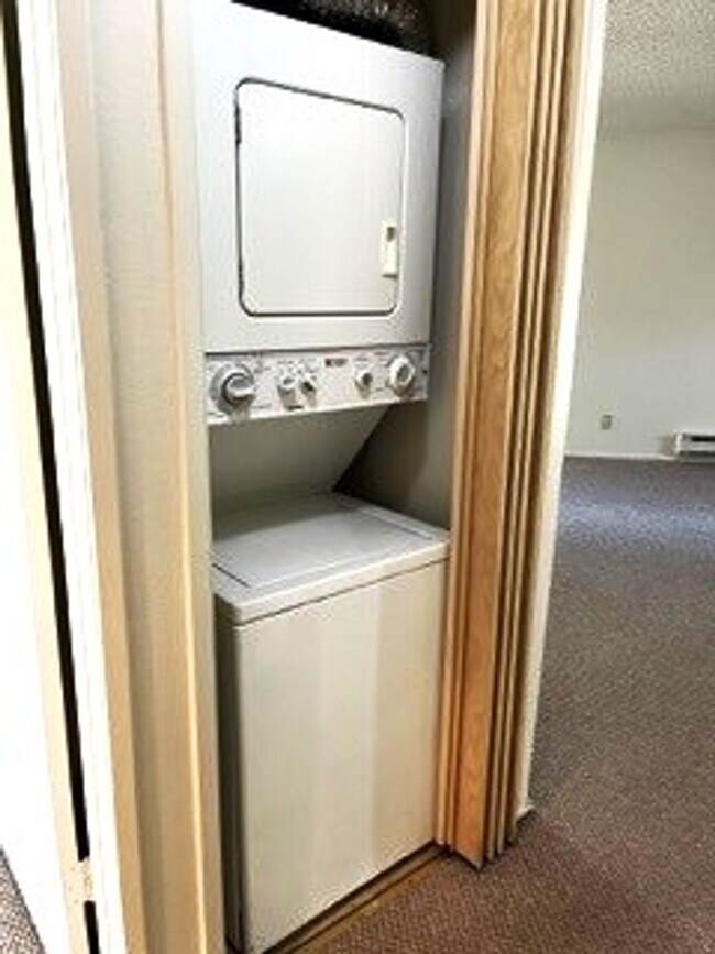 Building Photo - Great Condo in Desirable Fremont