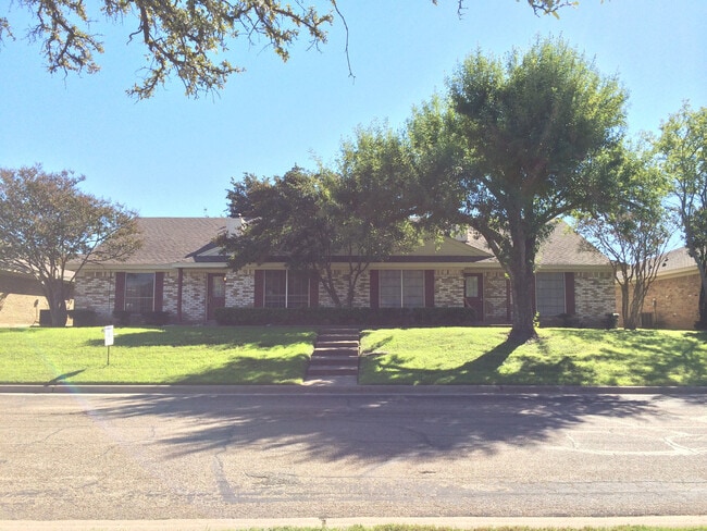 Building Photo - Duplex
